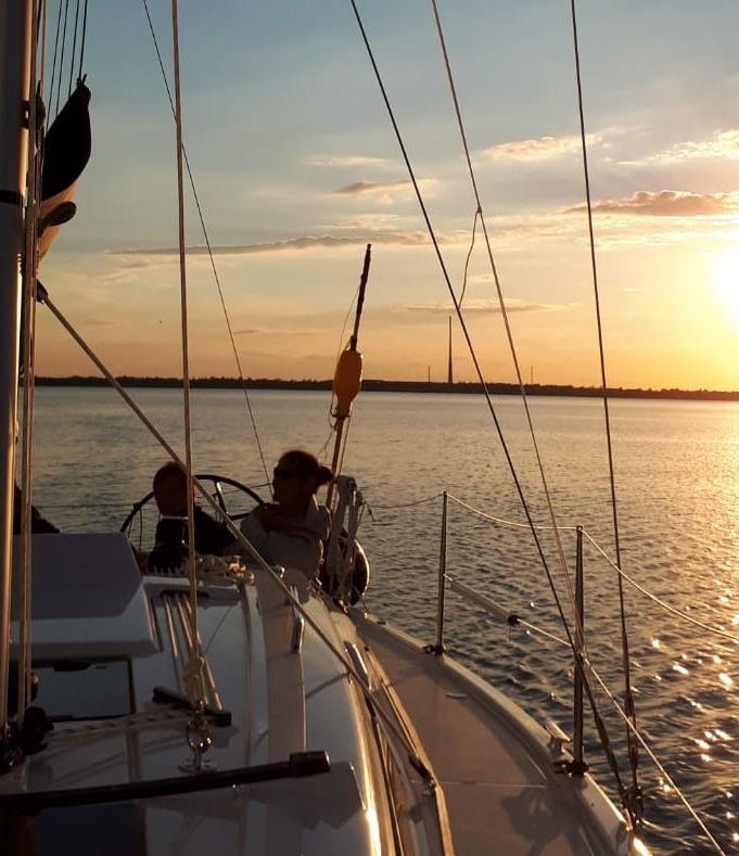 Segelschule der Seglermanufaktur am Zwenkauer See zum Verleih der Hanse 315