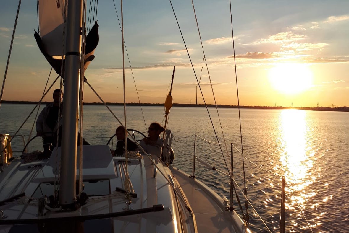 Segelschule der Seglermanufaktur am Zwenkauer See zum Verleih der Hanse 315